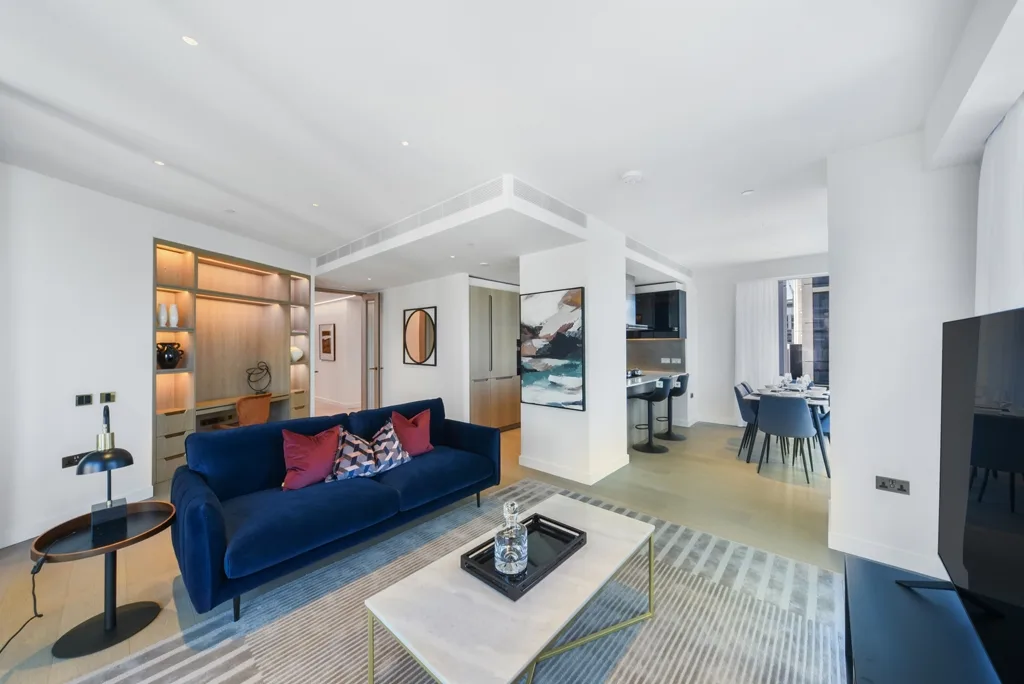 Flat Nine Elms Lane in Greater London