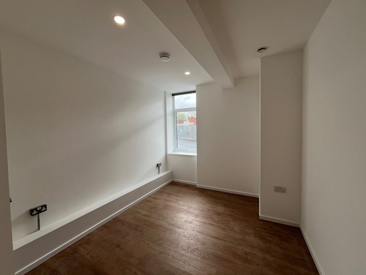 Flat Randalls Park Avenue in Mole Valley