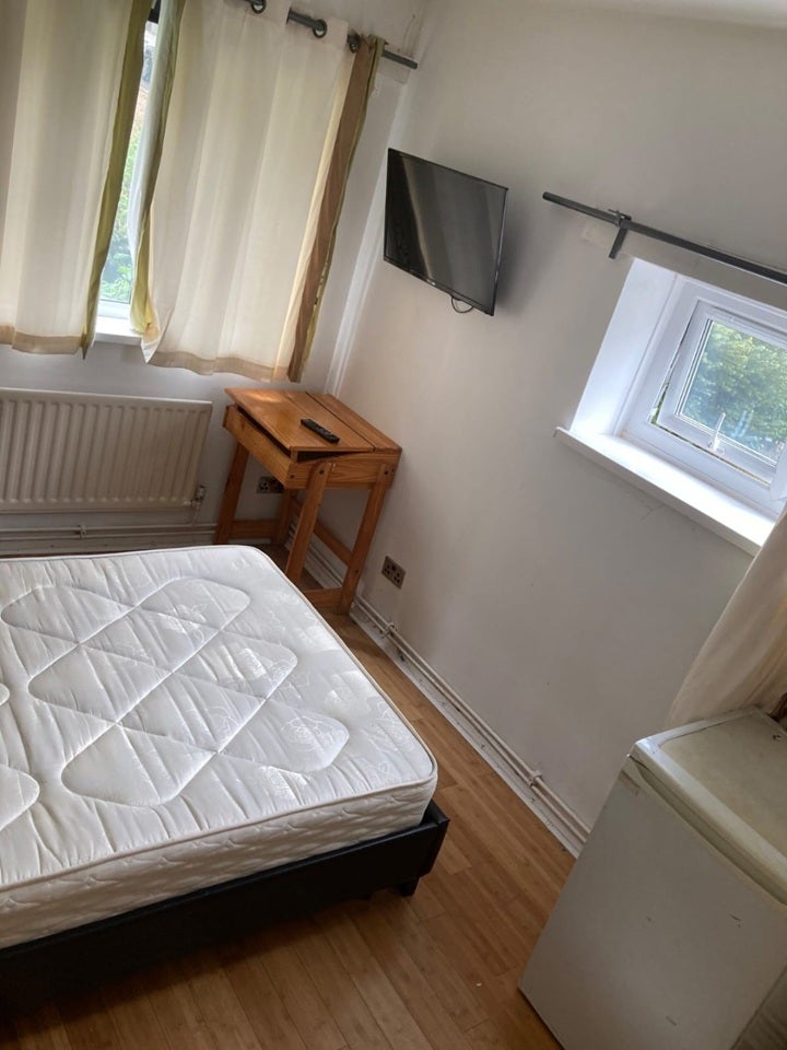 Room Tildesley Road in Greater London