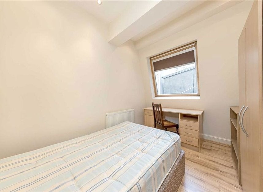 Flat Tottenham Court Road in Greater London