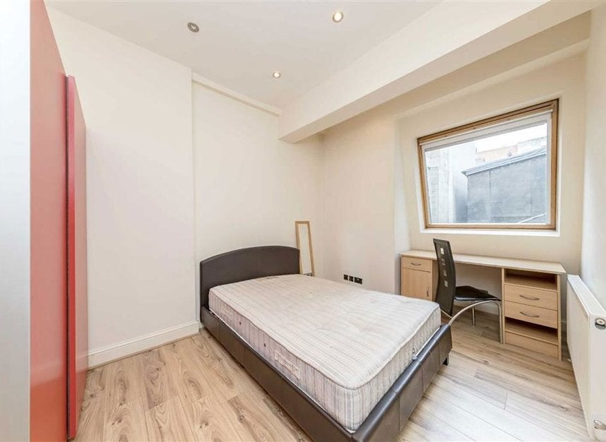 Flat Tottenham Court Road in Greater London