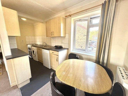 Flat Wellington Road in Greater London