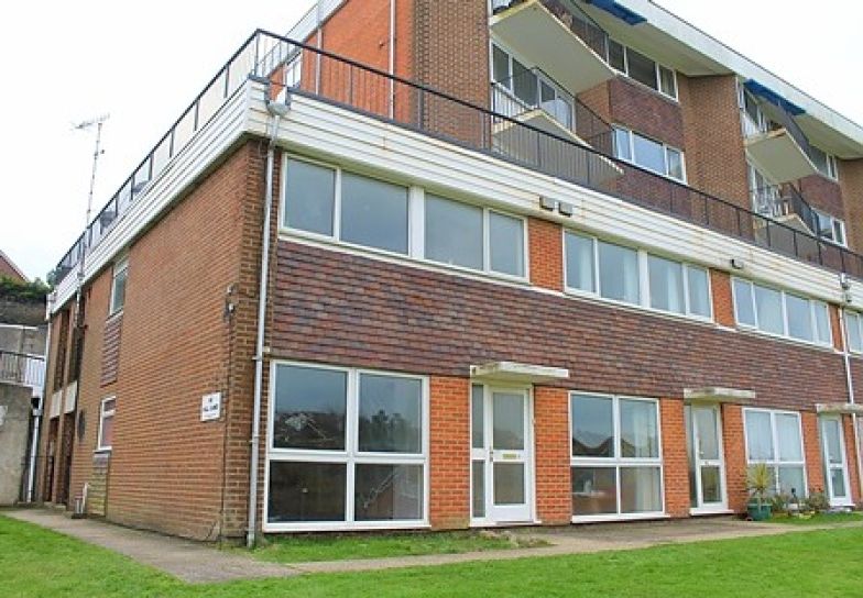 Flat Shanklin Court in Brighton and Hove