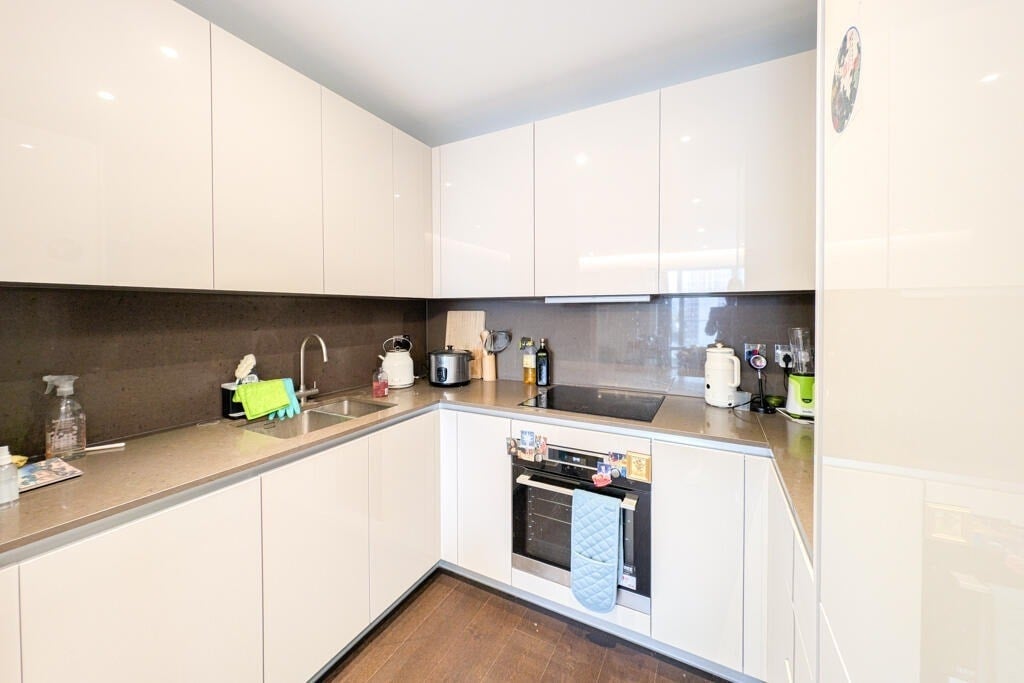 Flat Lanchester Way in Greater London