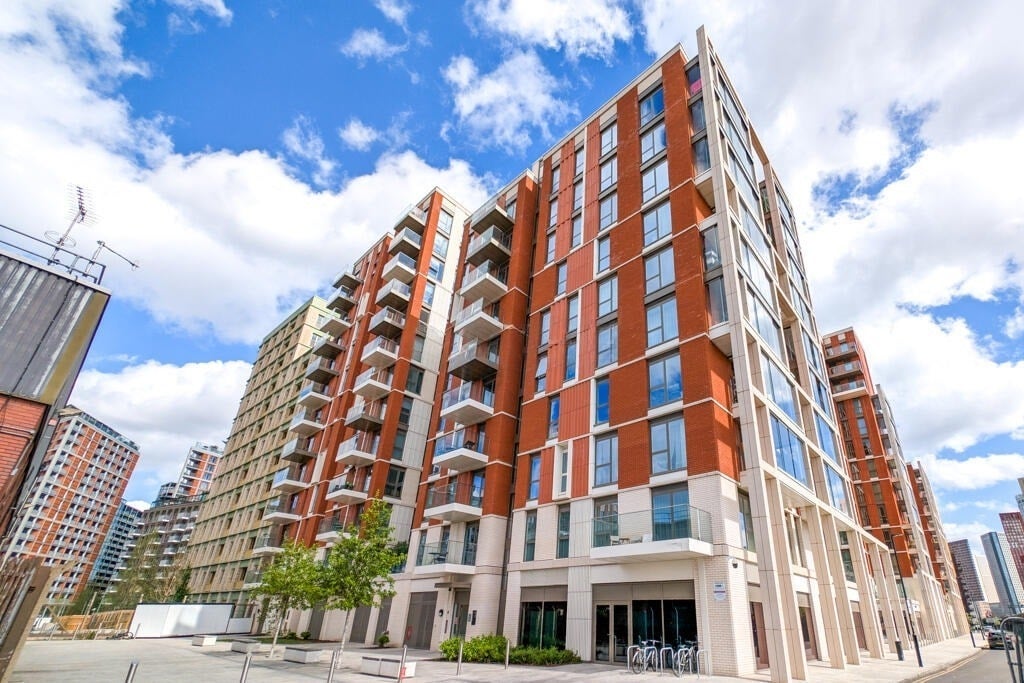 Flat Lanchester Way in Greater London