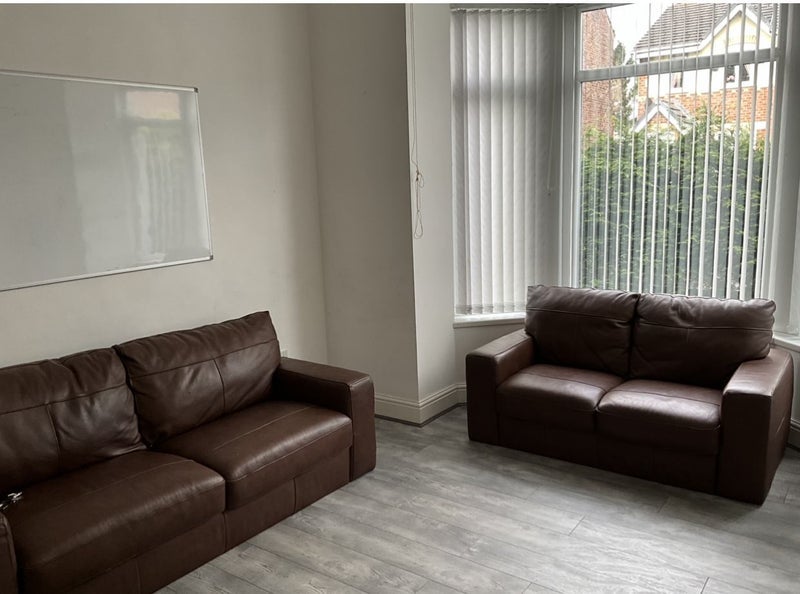Room Ashley Lane in Manchester