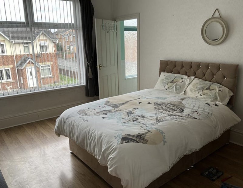 Room Ashley Lane in Manchester