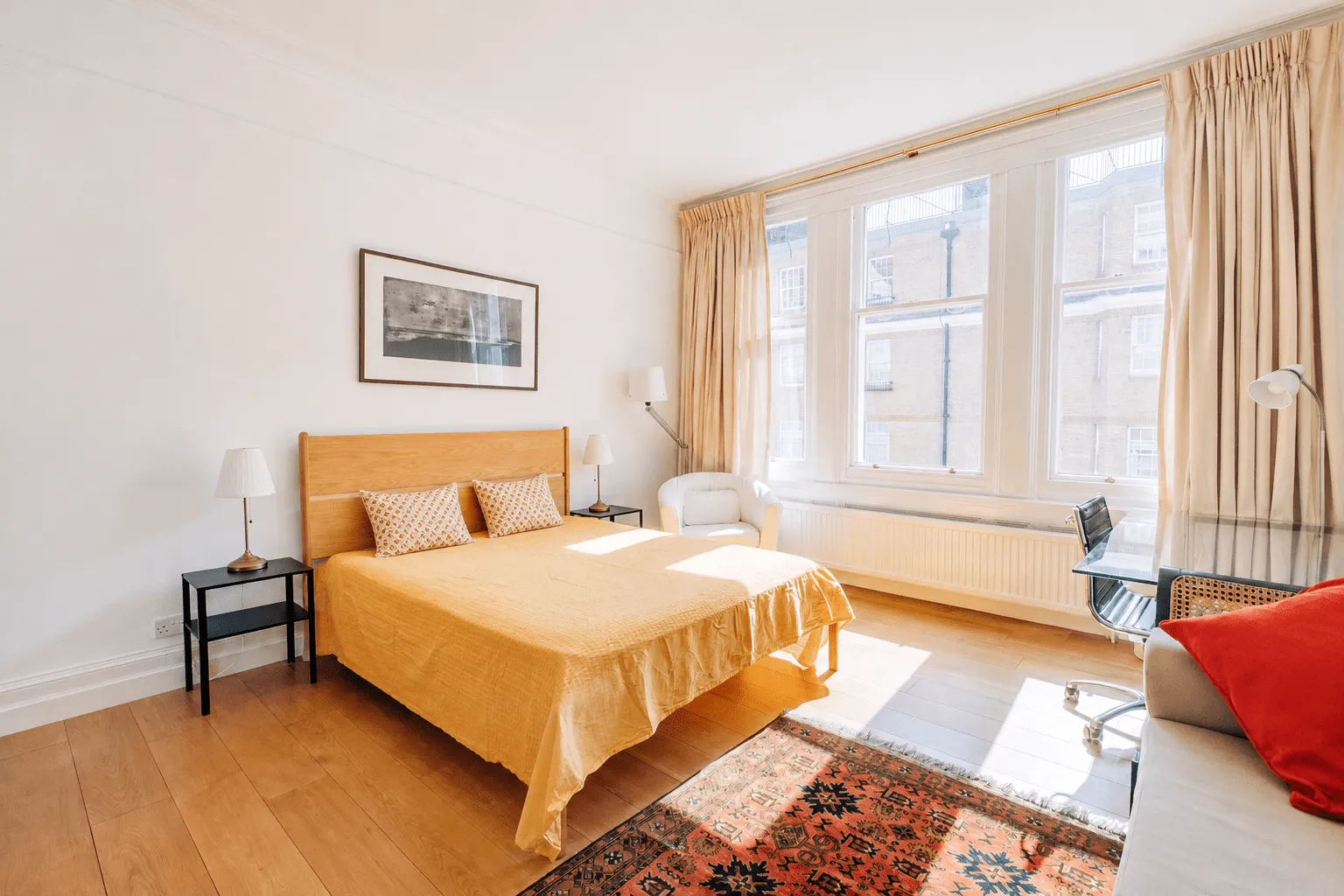 Flat Ridgmount Gardens in Greater London