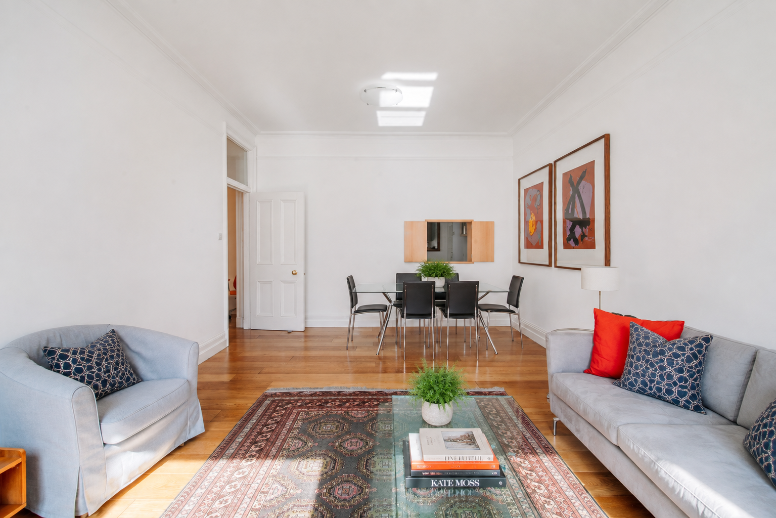 Flat Ridgmount Gardens in Greater London