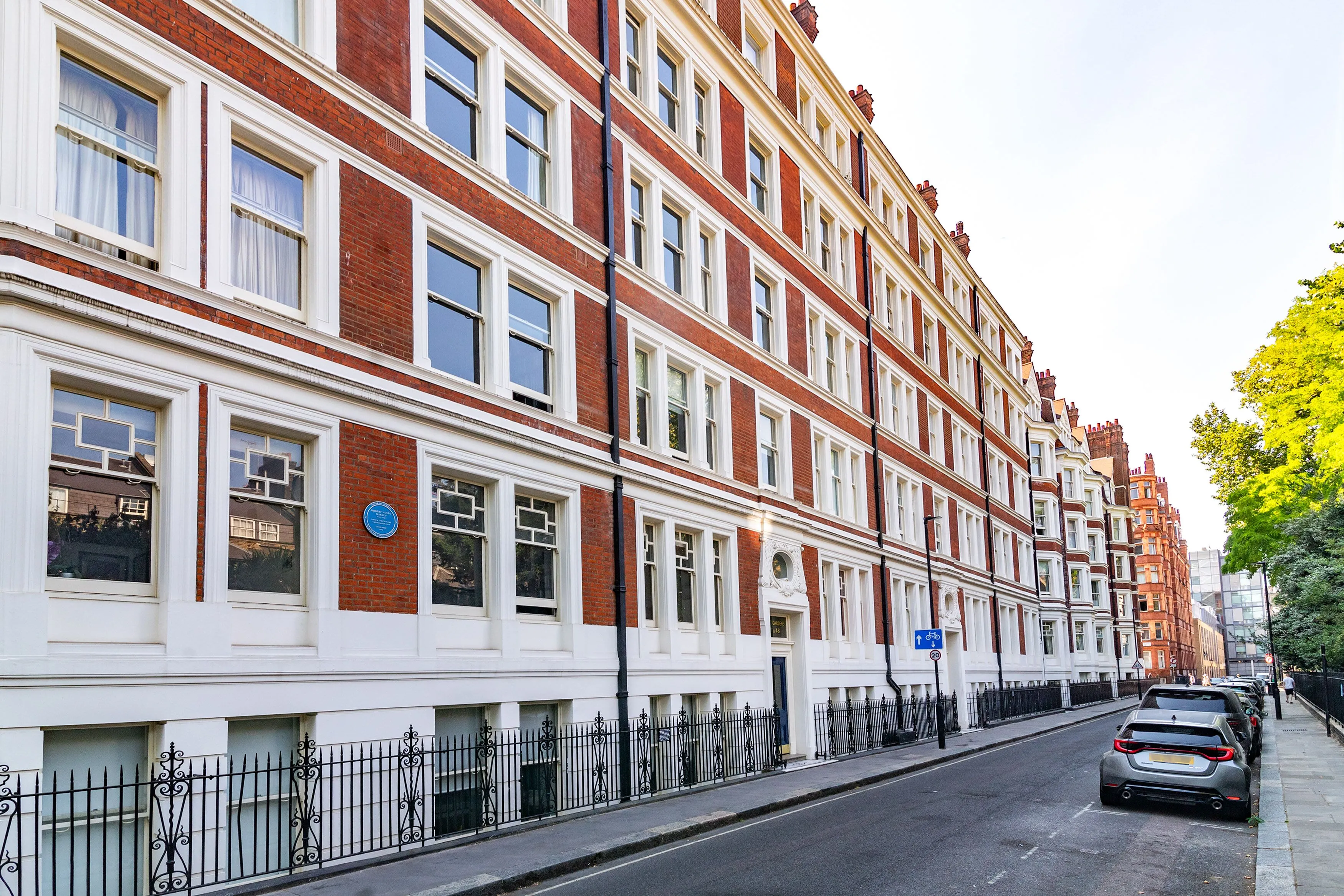 Flat Ridgmount Gardens in Greater London