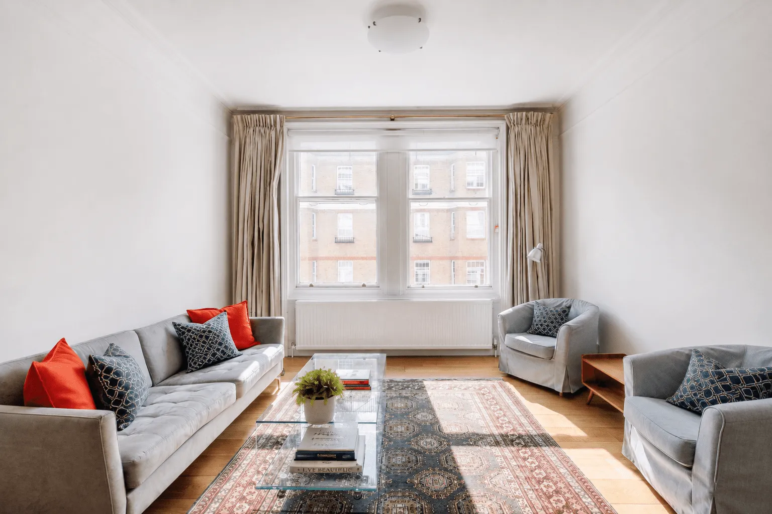 Flat Ridgmount Gardens in Greater London