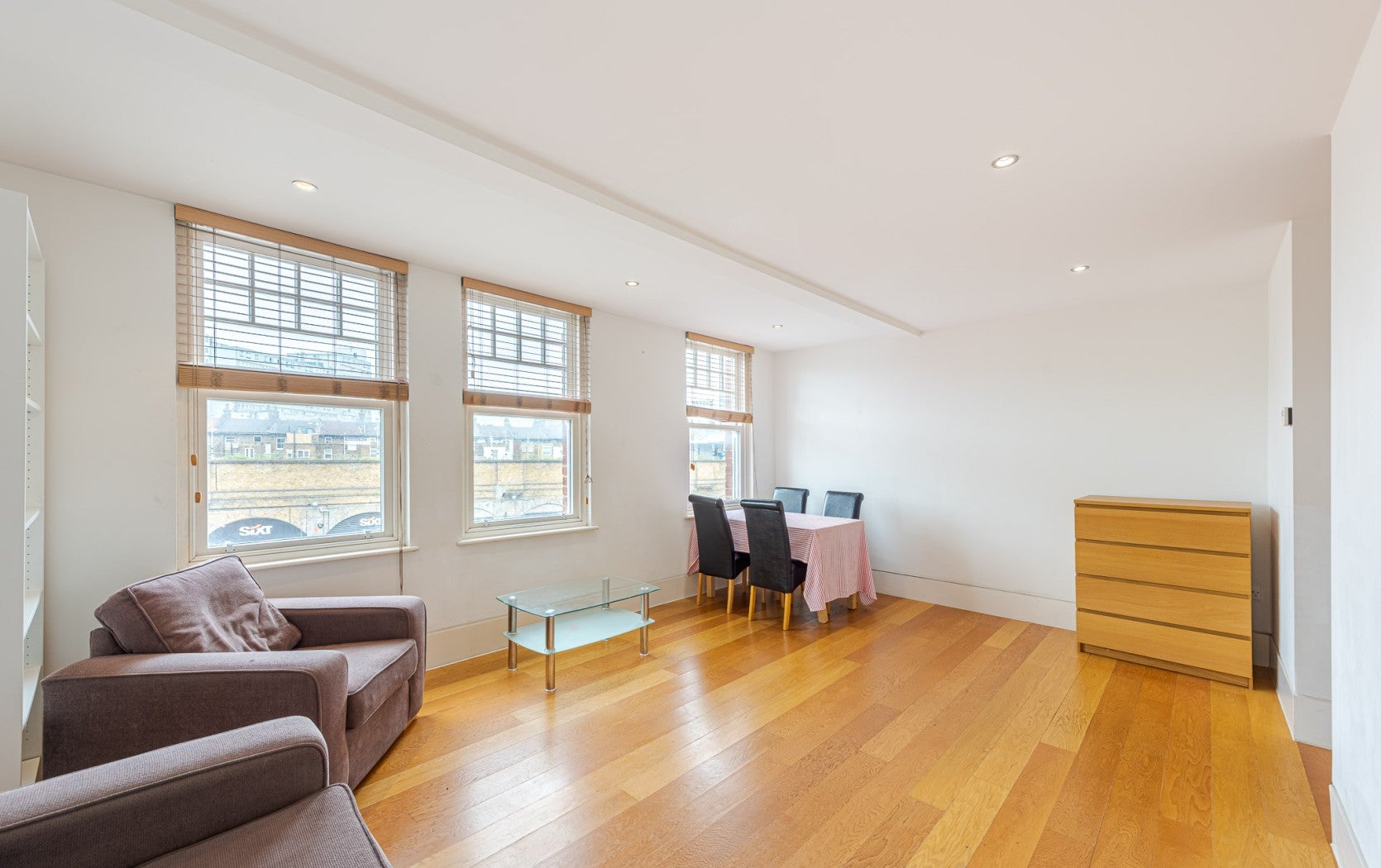 Flat Queenstown Road in Greater London