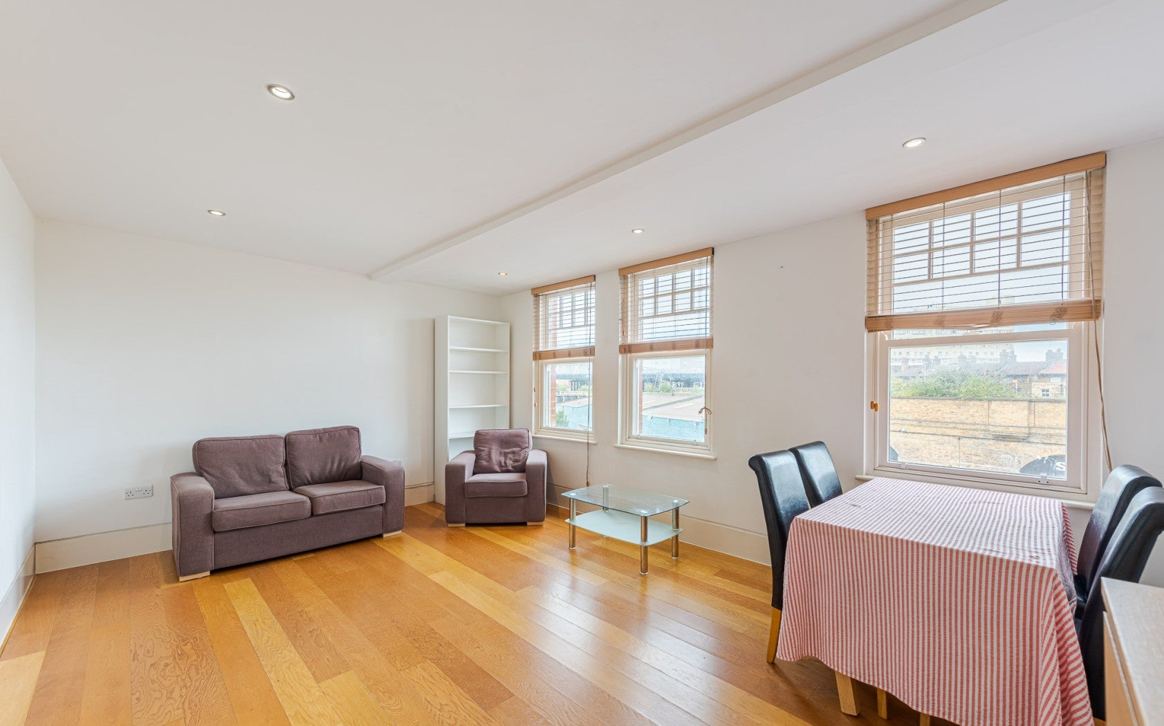 Flat Queenstown Road in Greater London
