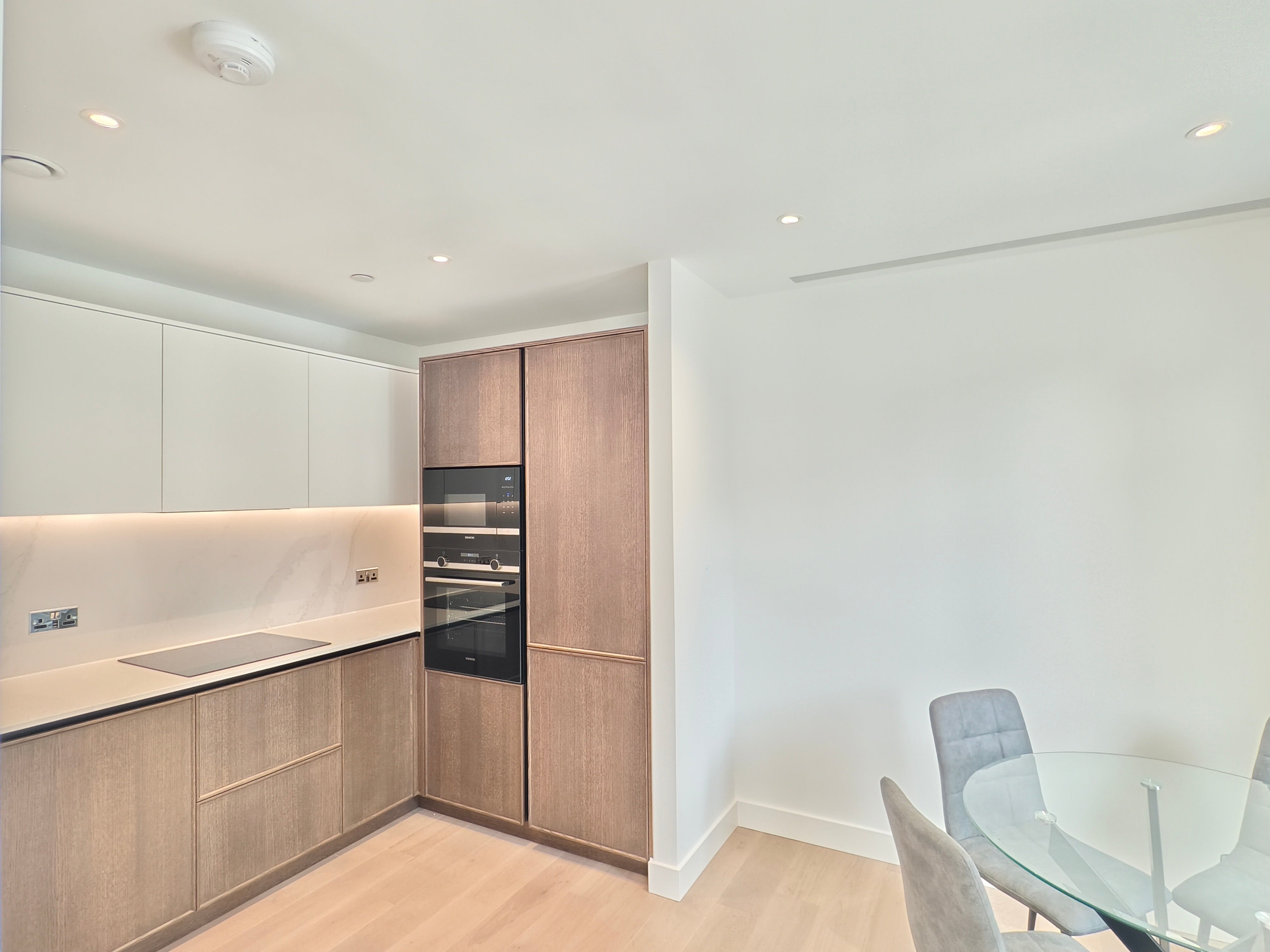 Flat Phoenix Place in Greater London