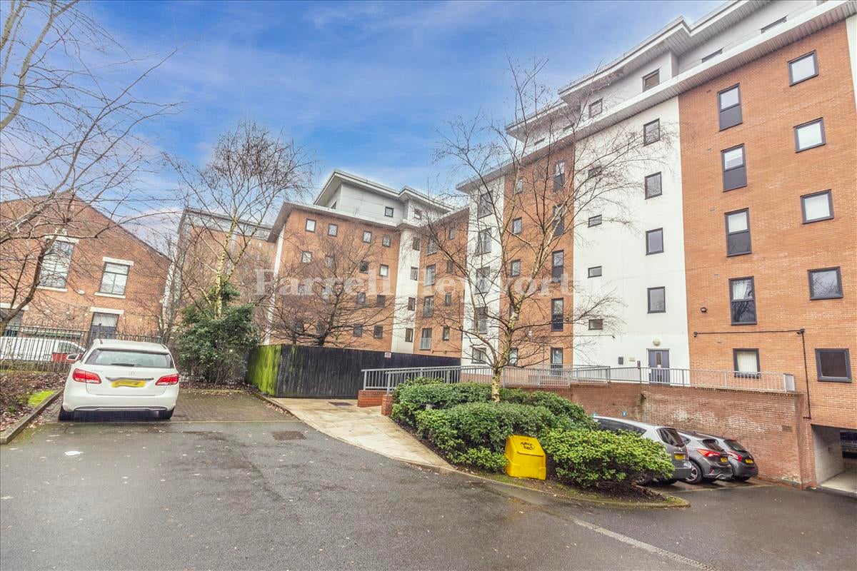 Flat Hendon Court in Euxton