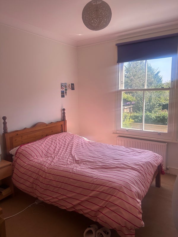 Room Lavenham Road in Greater London