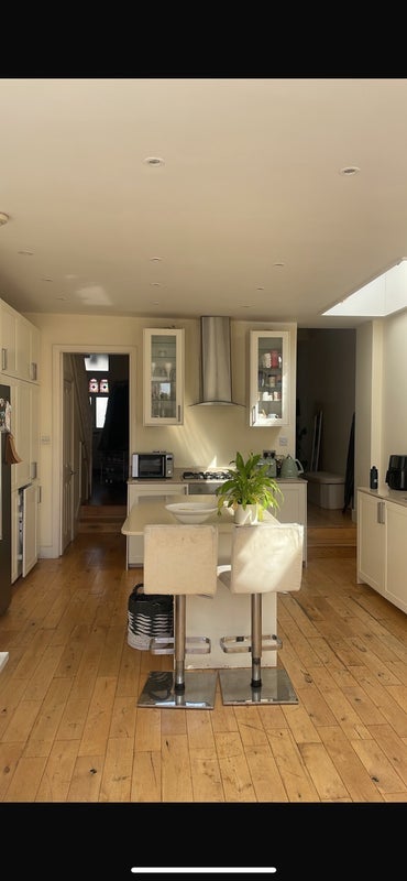 Room Lavenham Road in Greater London