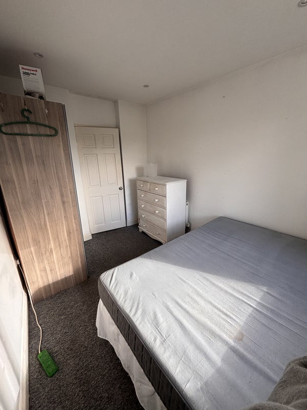 Flat Papworth Way in Greater London