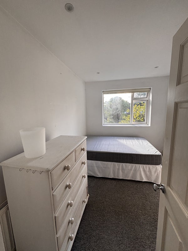 Flat Papworth Way in Greater London