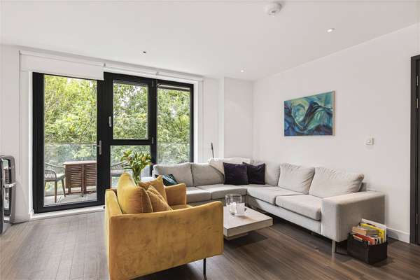 Flat Goldsmiths' Row in London