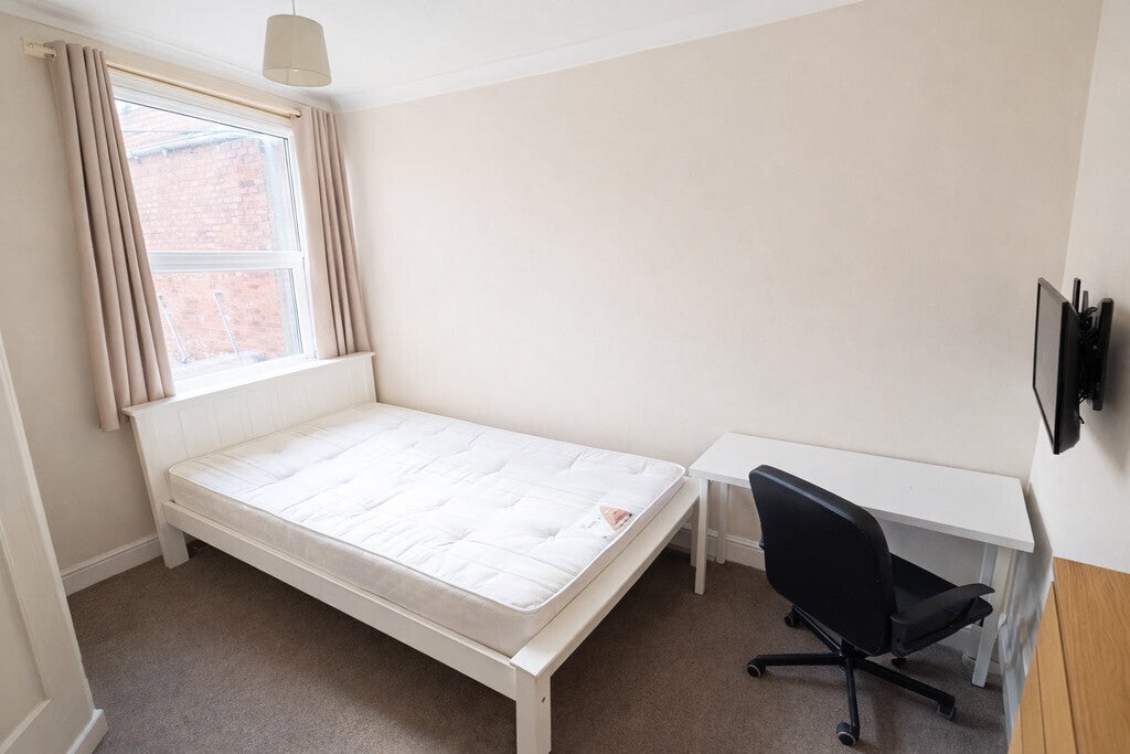 Room Kensington Road in Coventry