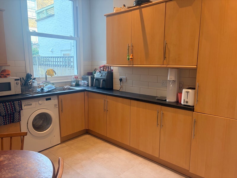 Room Sugden Road in Greater London