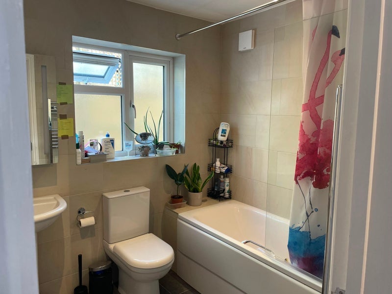 Room Sugden Road in Greater London