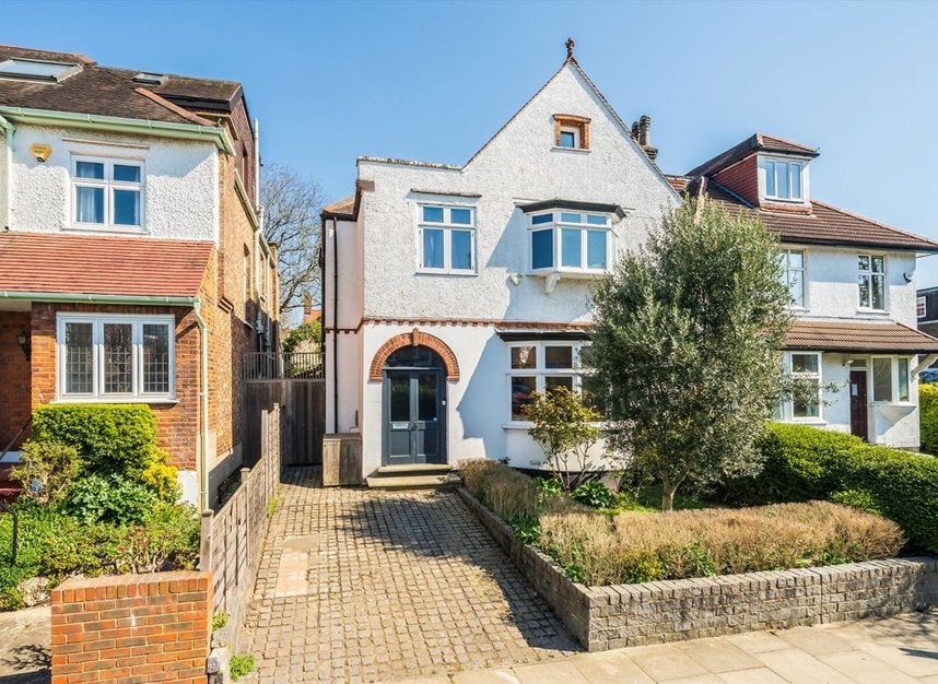 House Brookfield Park in Greater London