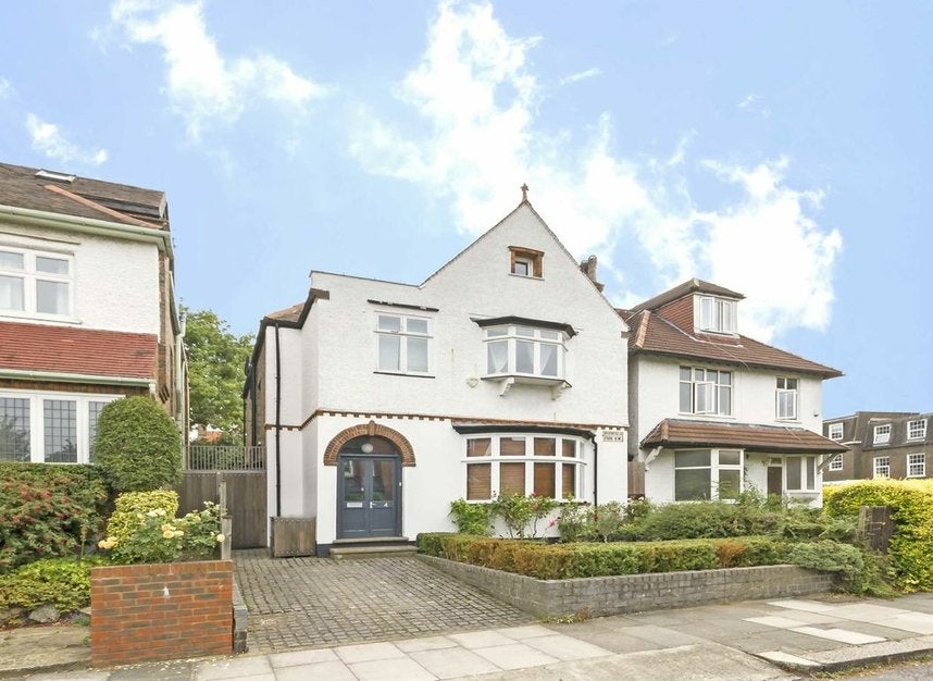 House Brookfield Park in Greater London