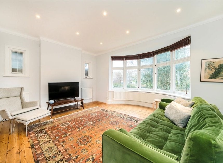 House Brookfield Park in Greater London