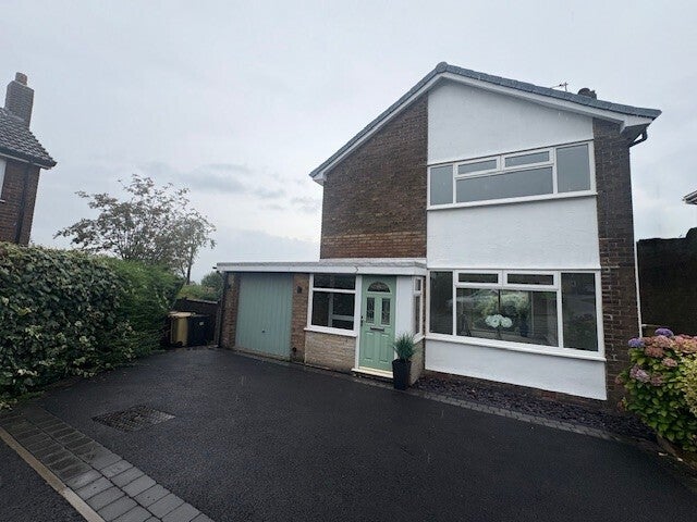 House Ash Grove in Bolton
