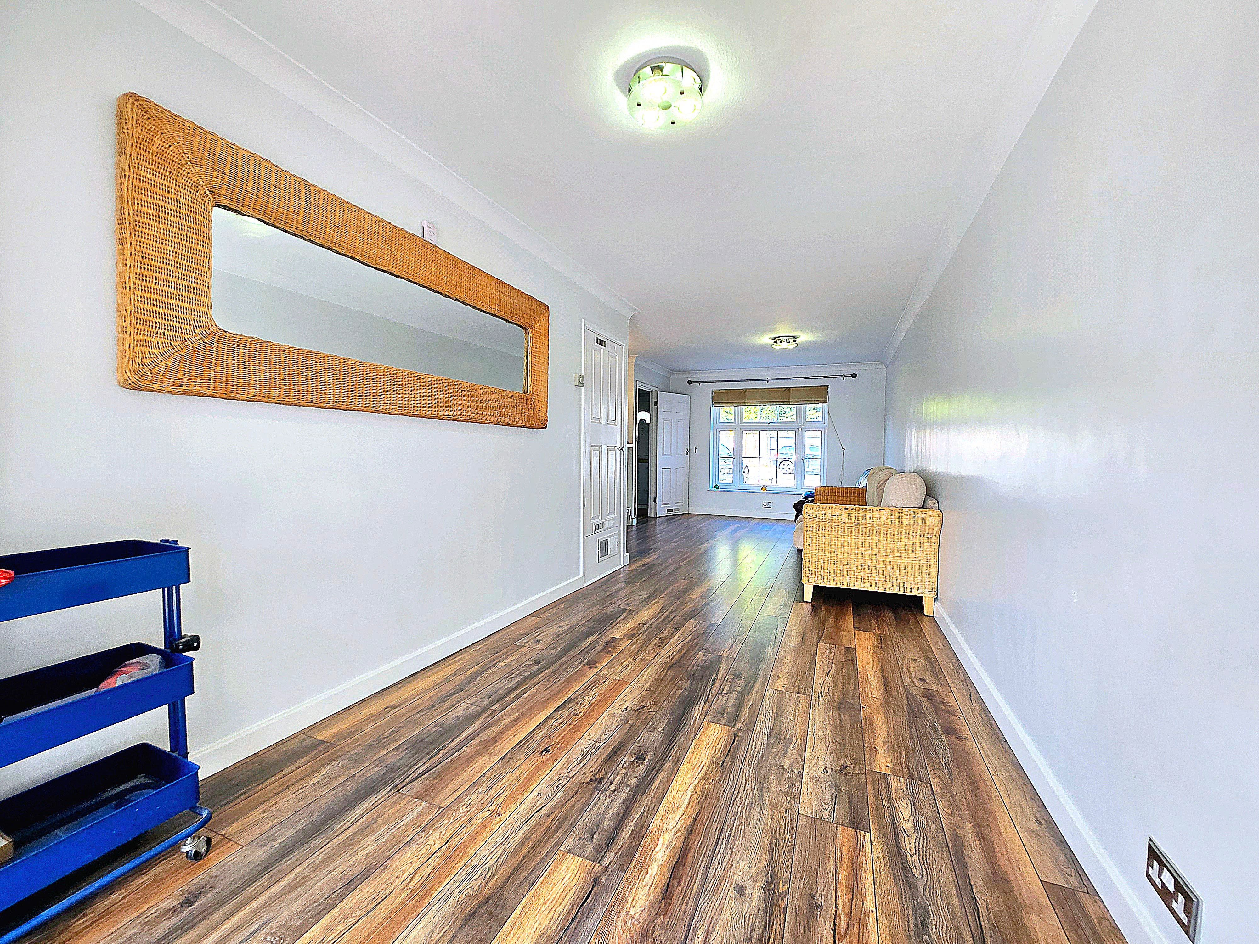 Flat Bassett Way in Greater London