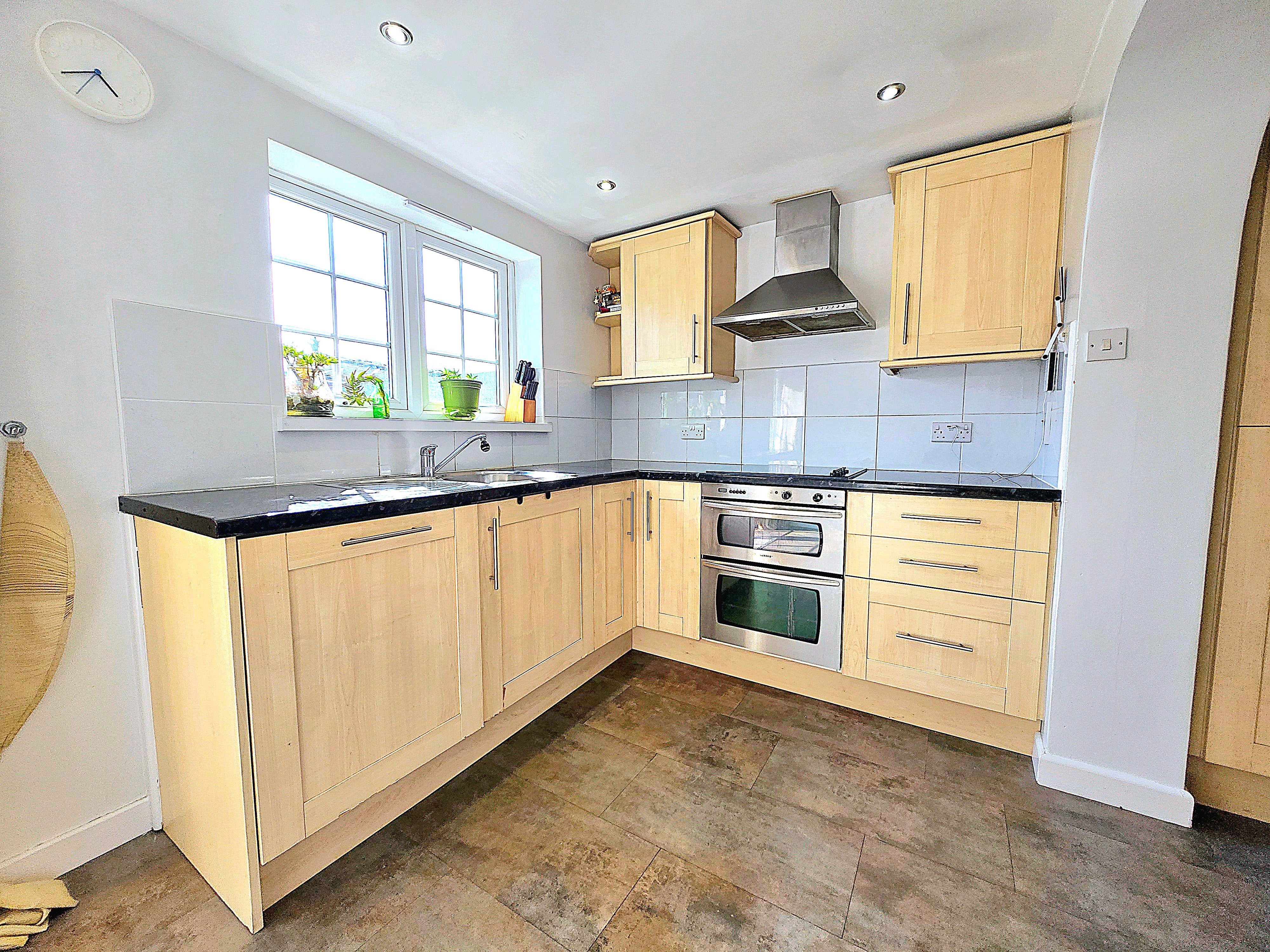 Flat Bassett Way in Greater London