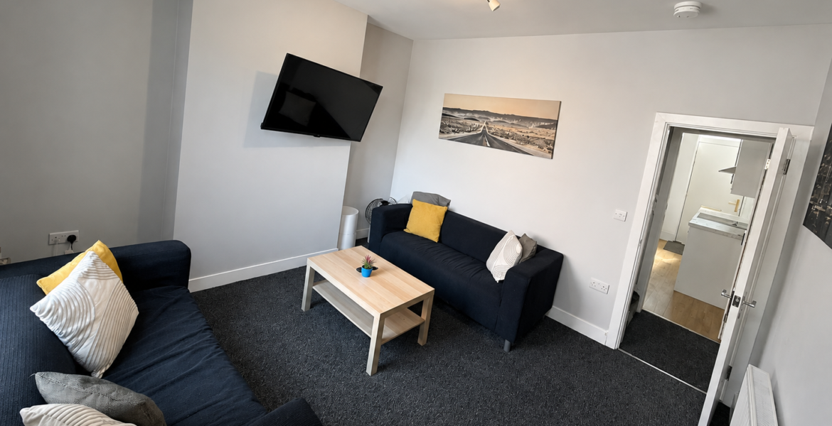 Flat Carberry Terrace in Leeds