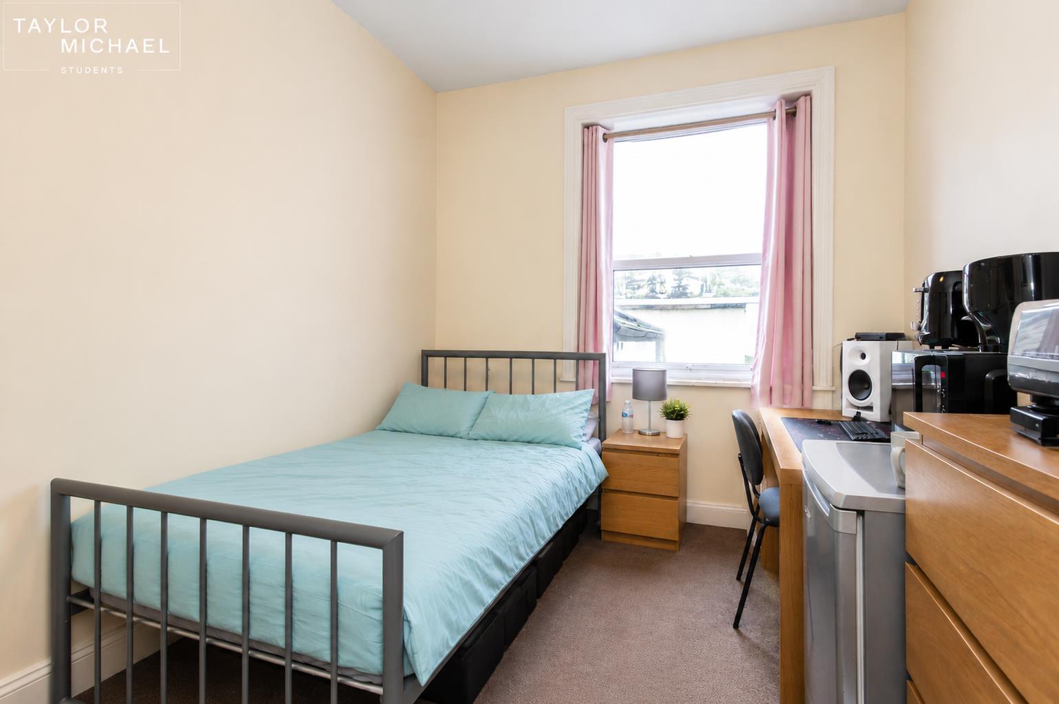 Room Bedford Square in Brighton