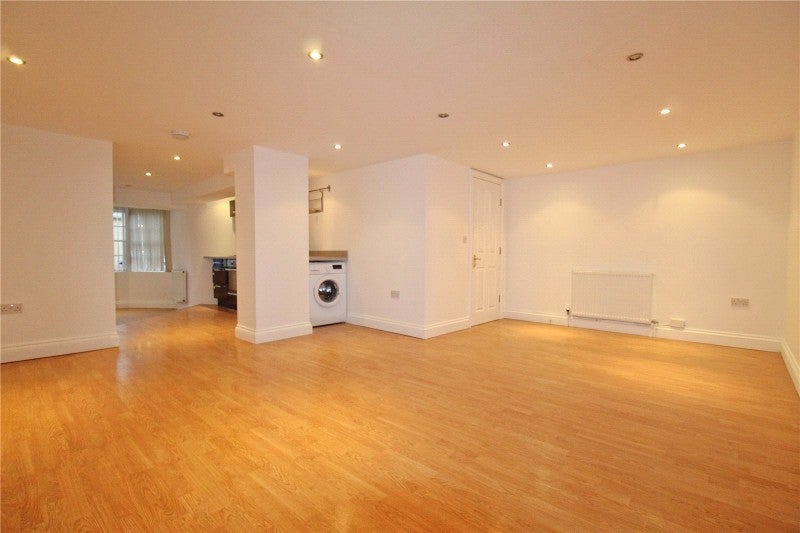 Flat Spa Road in Melksham