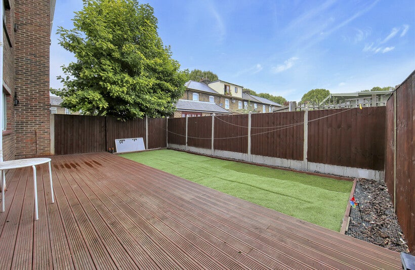 Flat Julian Place in Greater London