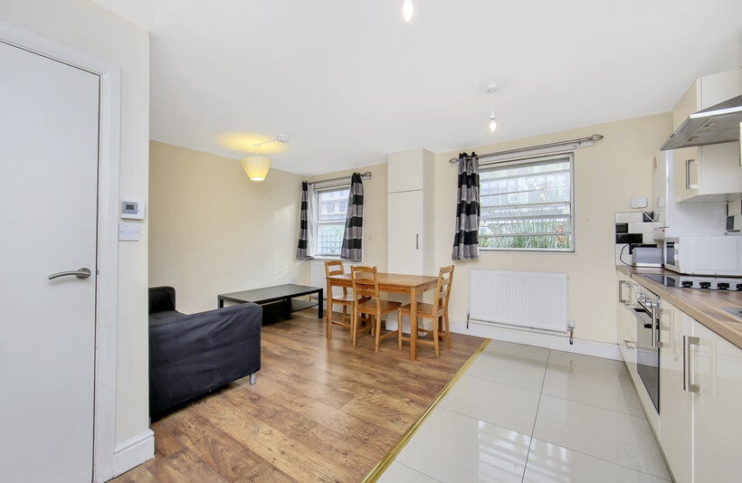 Flat Julian Place in Greater London