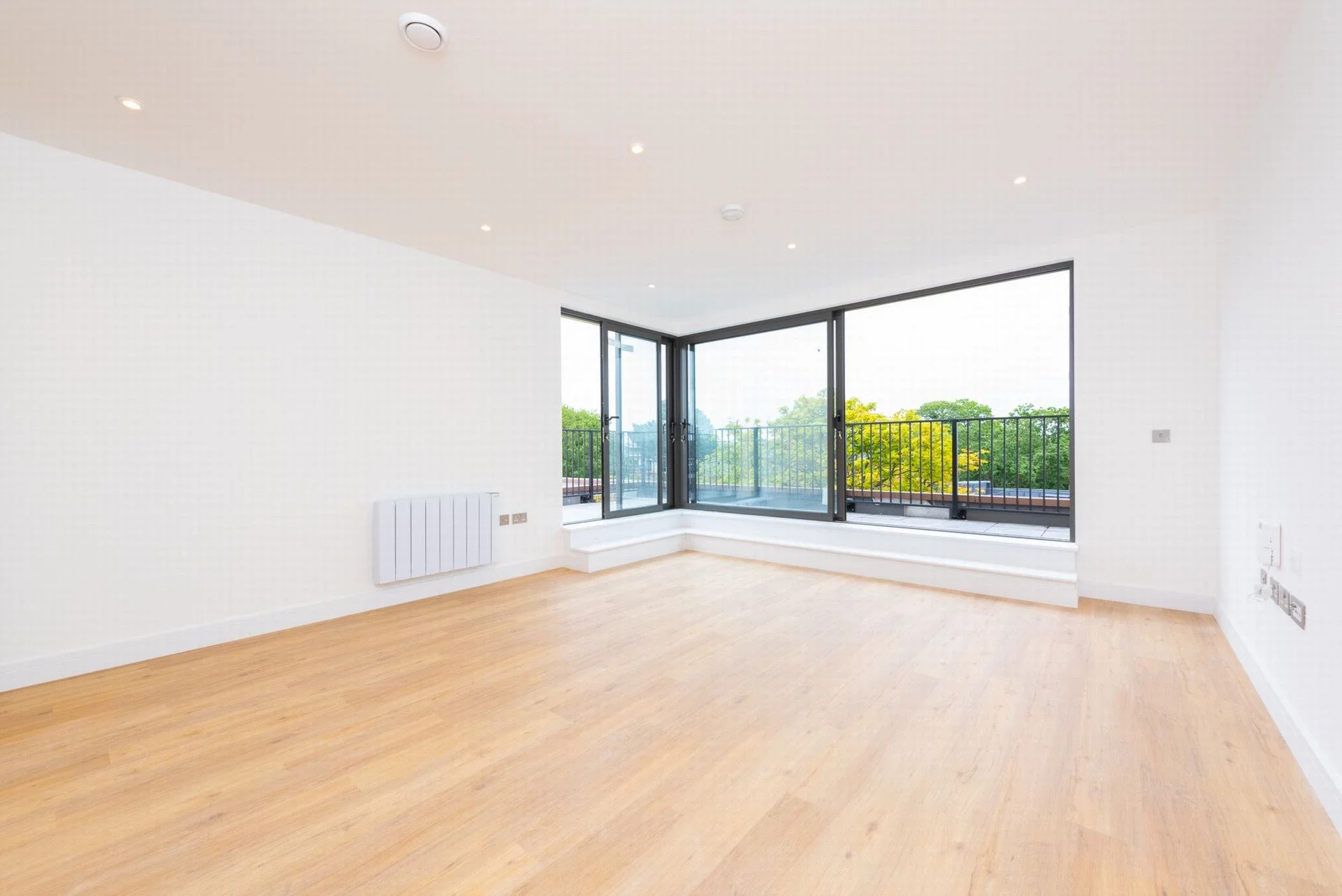 Flat Farnborough Road in Rushmoor