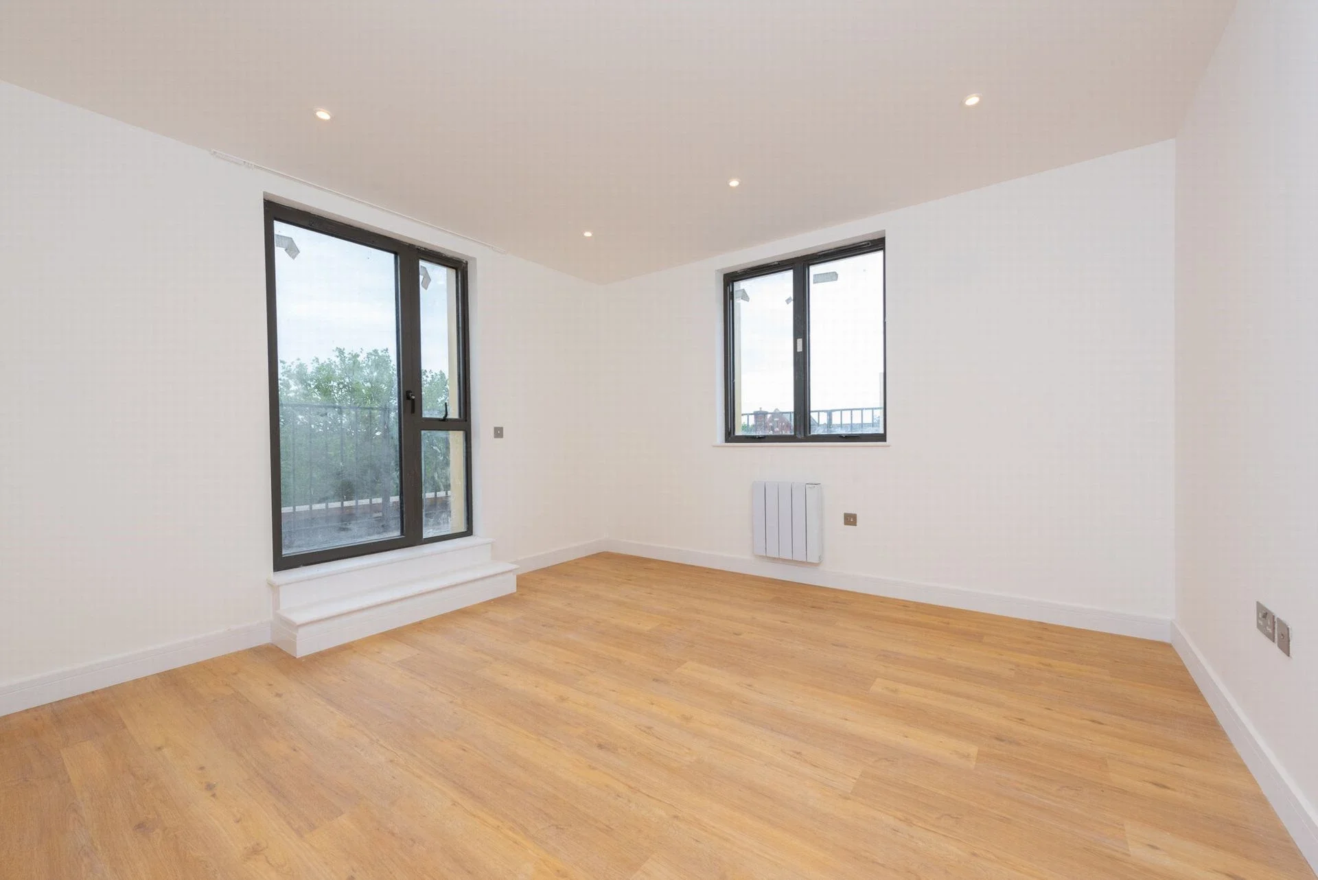 Flat Farnborough Road in Rushmoor