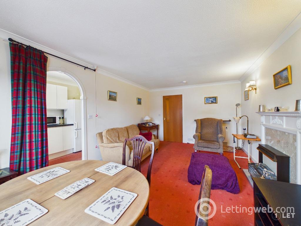 Flat Queens Court in City of Edinburgh