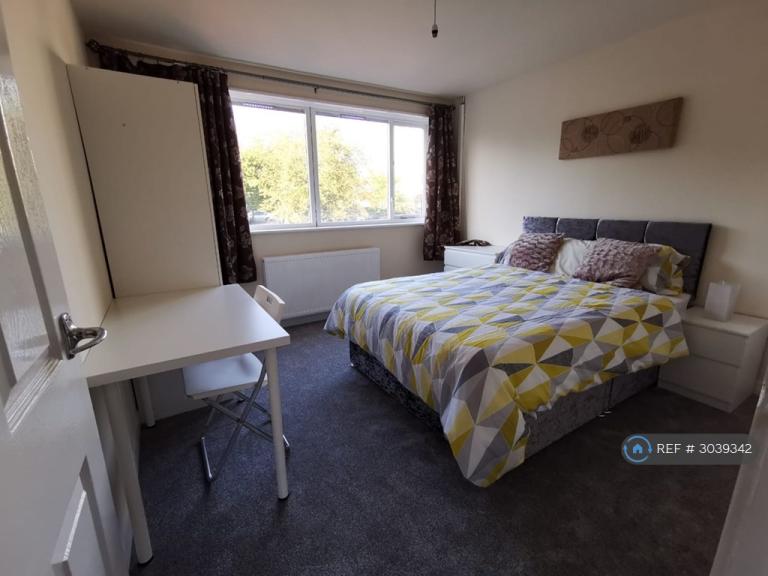 Room Handforth Lane in Runcorn