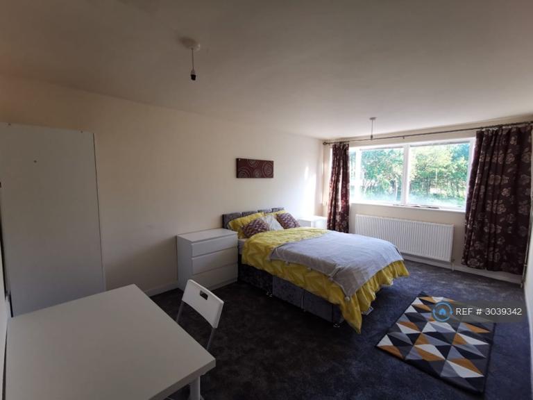 Room Handforth Lane in Runcorn