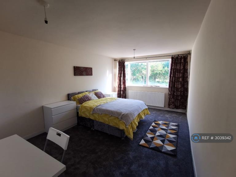 Room Handforth Lane in Runcorn