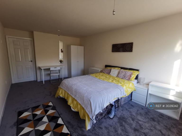 Room Handforth Lane in Runcorn