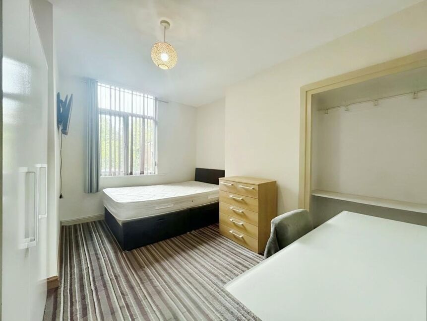 Room Shelley Road in Preston