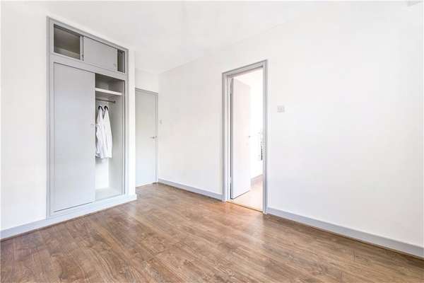 Flat Sheen Road in Greater London