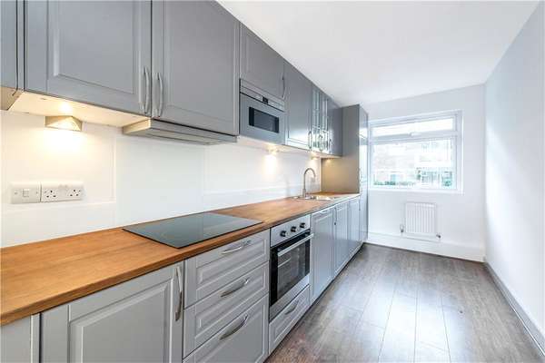 Flat Sheen Road in Greater London