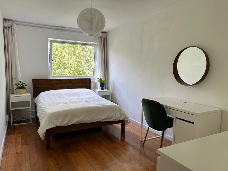 Room Rhodeswell Road in Greater London