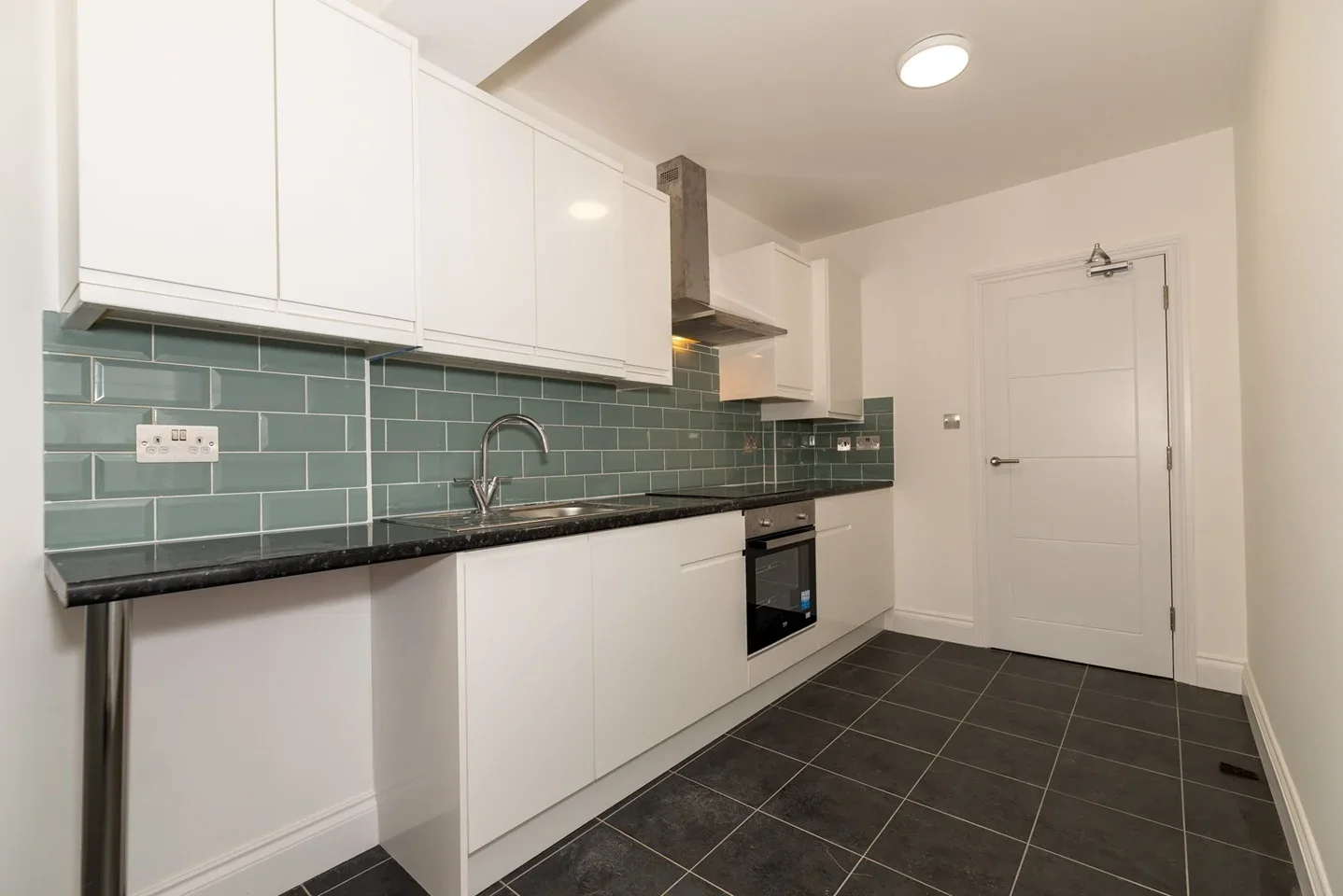Room Davidson Road in Greater London